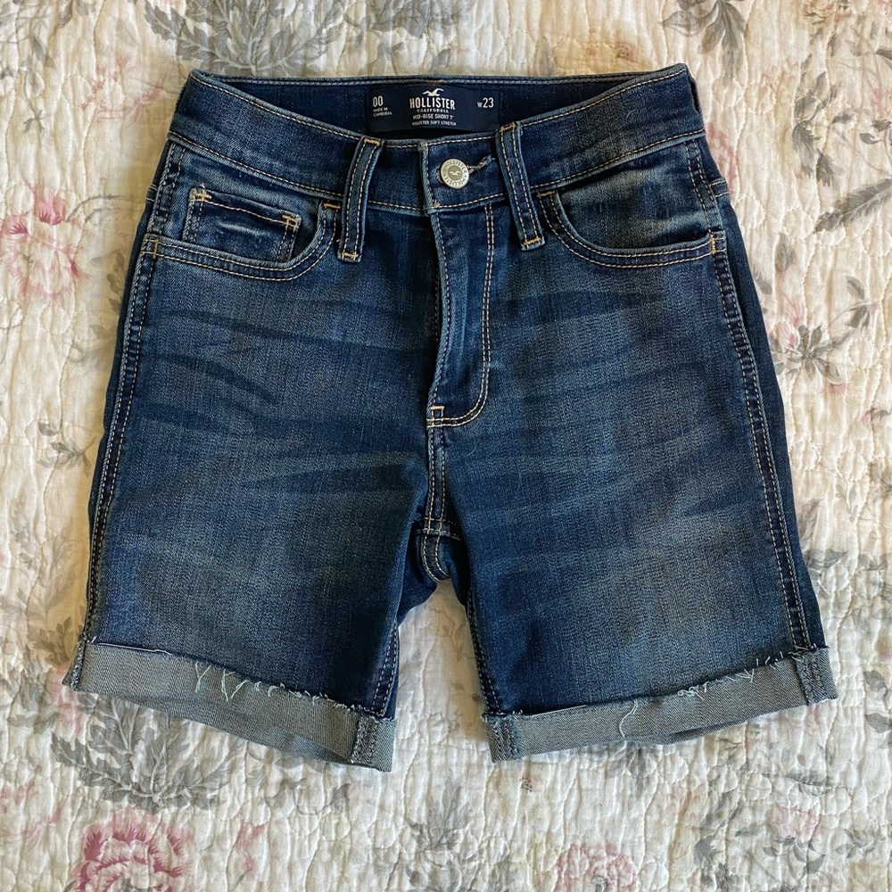 NWOT Hollister Soft-Stretch 7” Short